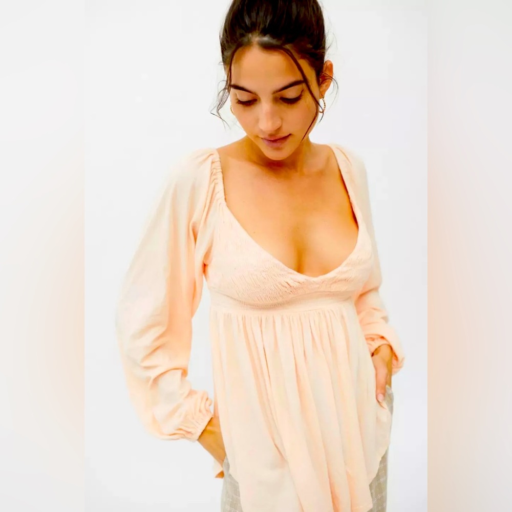 URBAN OUTFITTERS Esperanza Babydoll Blouse SIZE M in peach